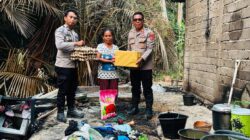 Polisi Bersama Masyarakat, Polsek Lamasi Bantu Korban Kebakaran Rumah di To’pongo