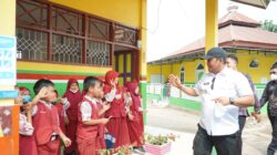Bupati Luwu Salurkan Seragam Gratis Plus dan Canangkan Sekolah Sehat di SDN 59 Noling