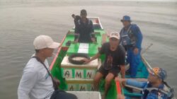 Polisi Bersama Masyarakat, Sat Polairud Polres Luwu Imbau Nelayan Waspadai Gelombang Tinggi di Teluk Bone